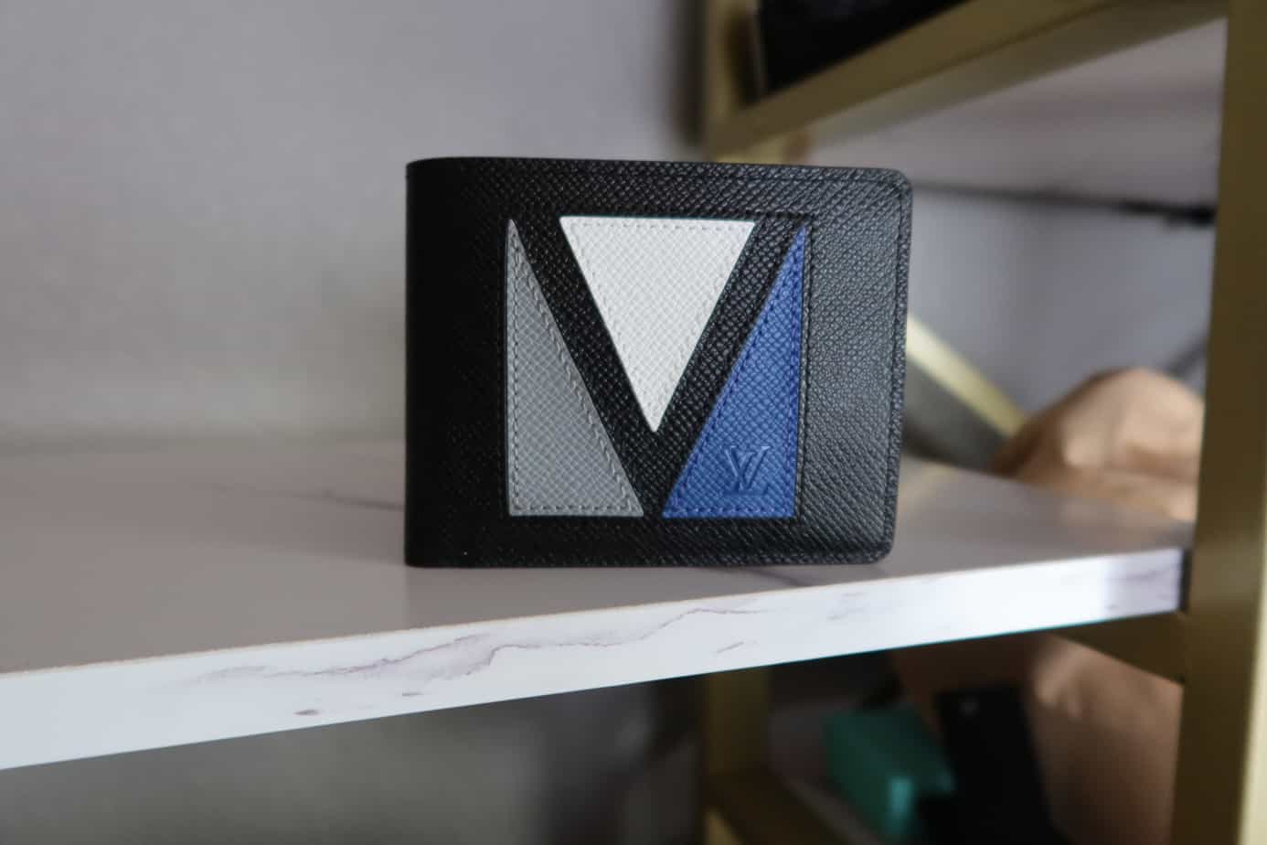 LV MULTIPLE WALLET TAIGA LEATHER